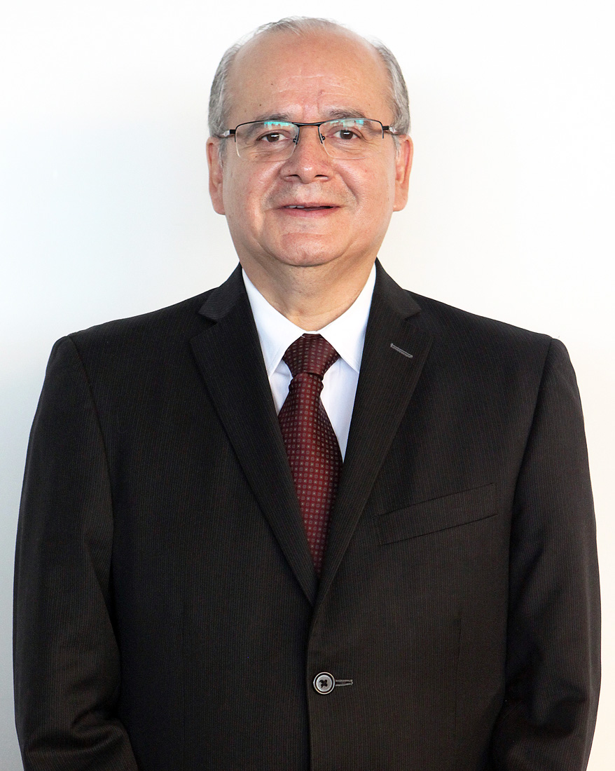 Dr. Arturo Olivares Cerda